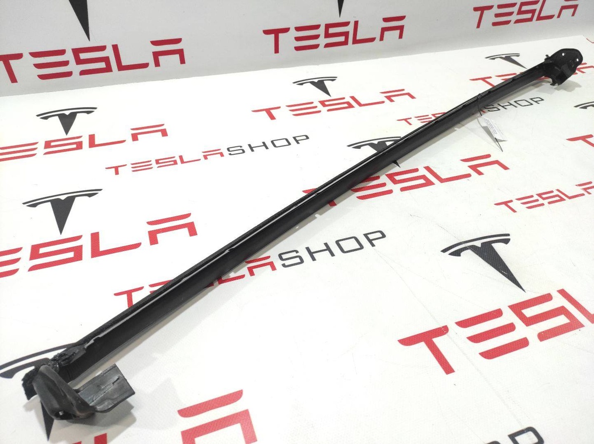 Уплотнитель к Tesla Model X 2022