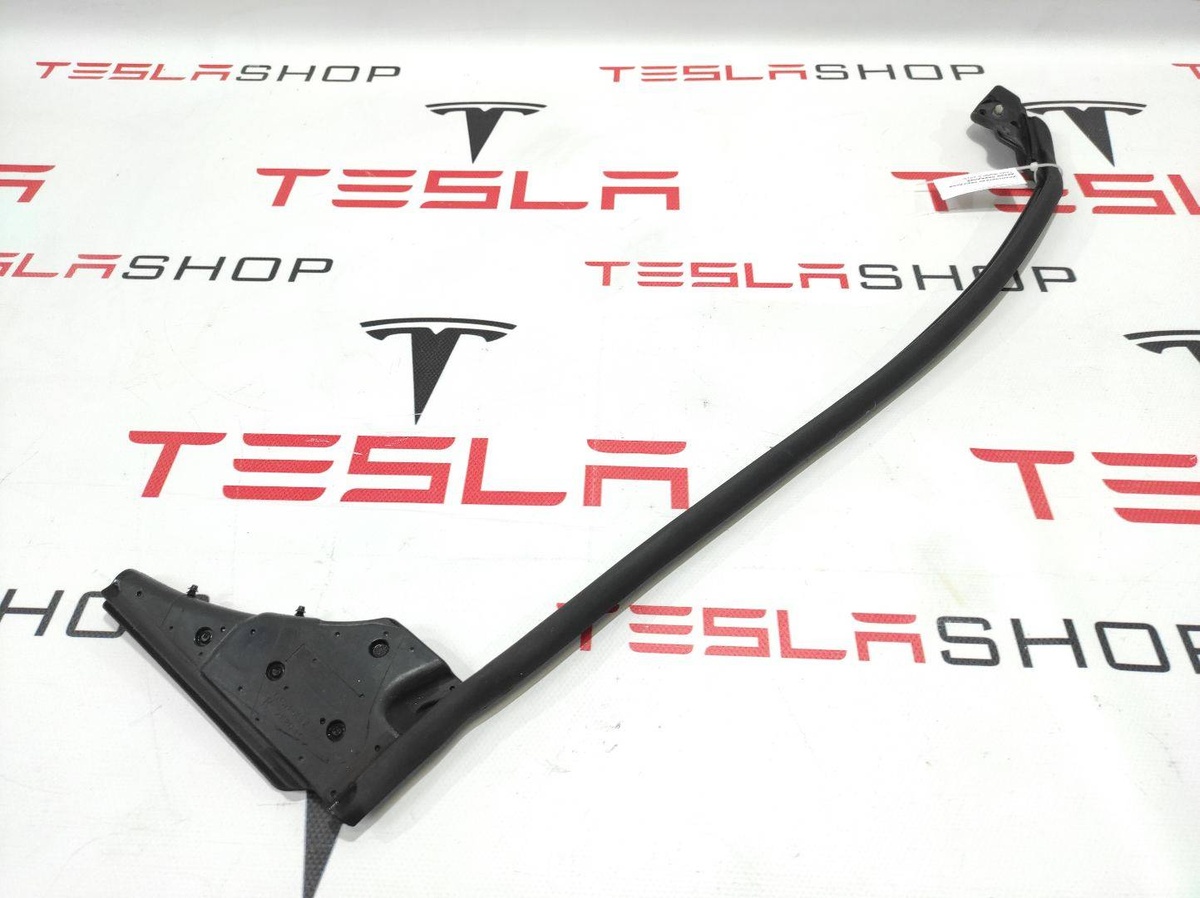 Уплотнитель к Tesla Model S 2015