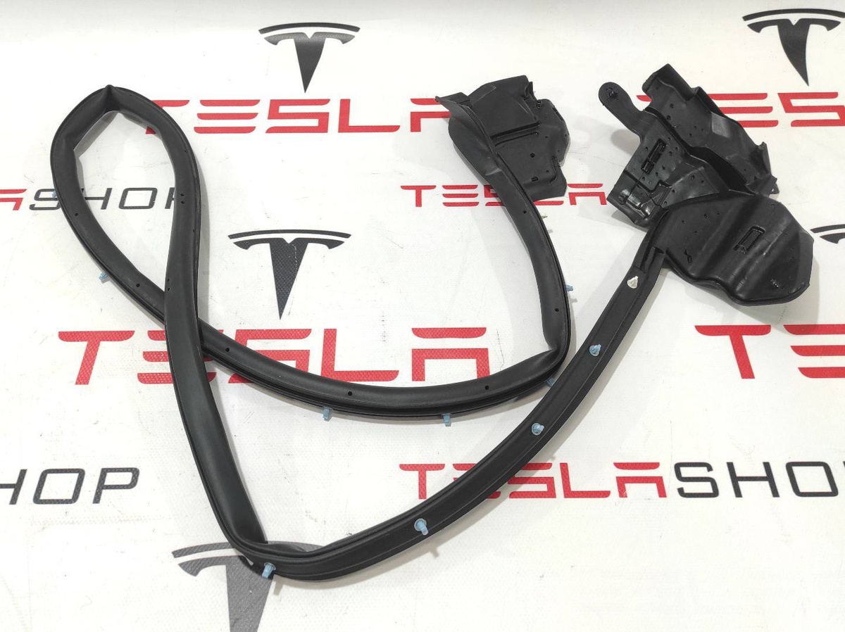 Уплотнитель к Tesla Model S 2018