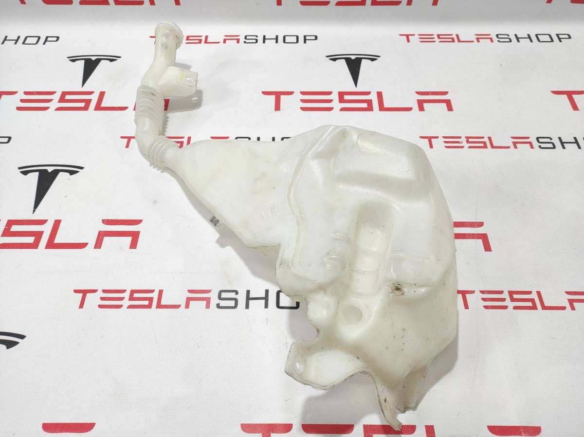 Бачок омывателя к Tesla Model S 2015