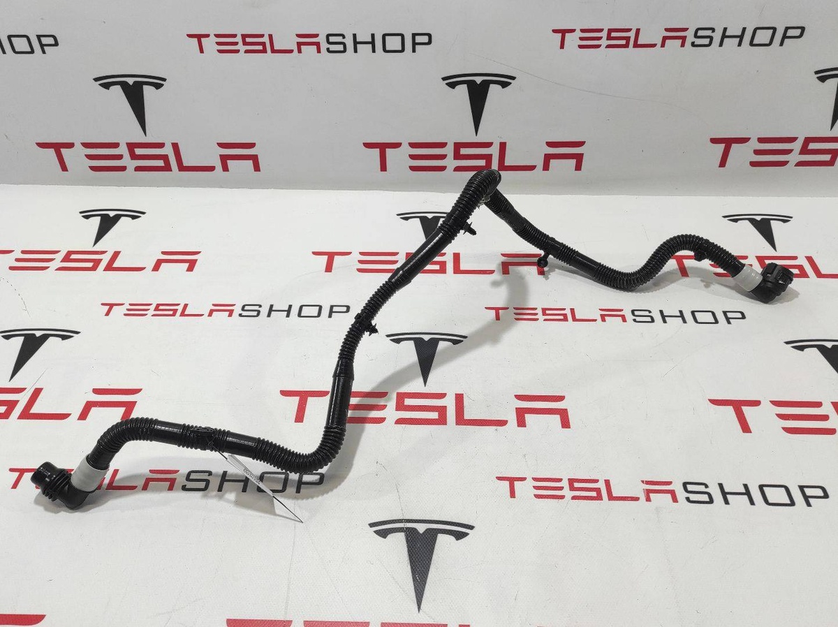 Патрубок радиатора к Tesla Model X 2022