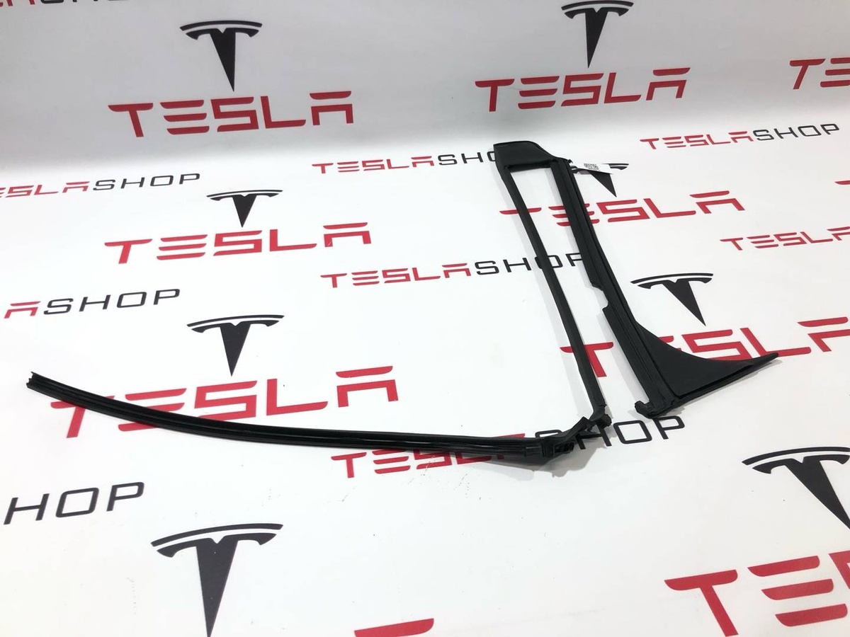 Уплотнитель к Tesla Model X 2019