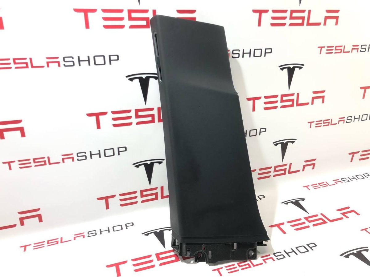 Обшивка стойки к Tesla Model X 2019