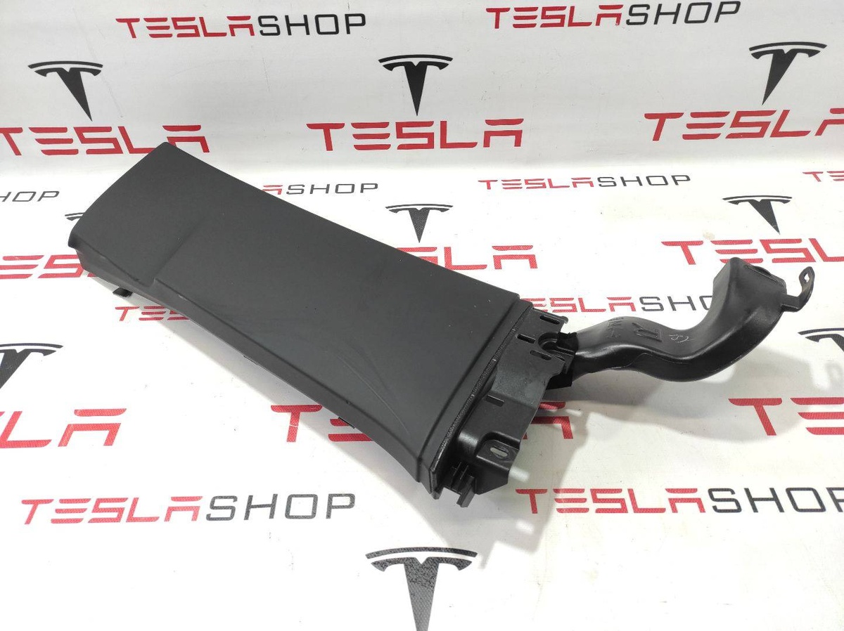 Обшивка стойки к Tesla Model X 2017