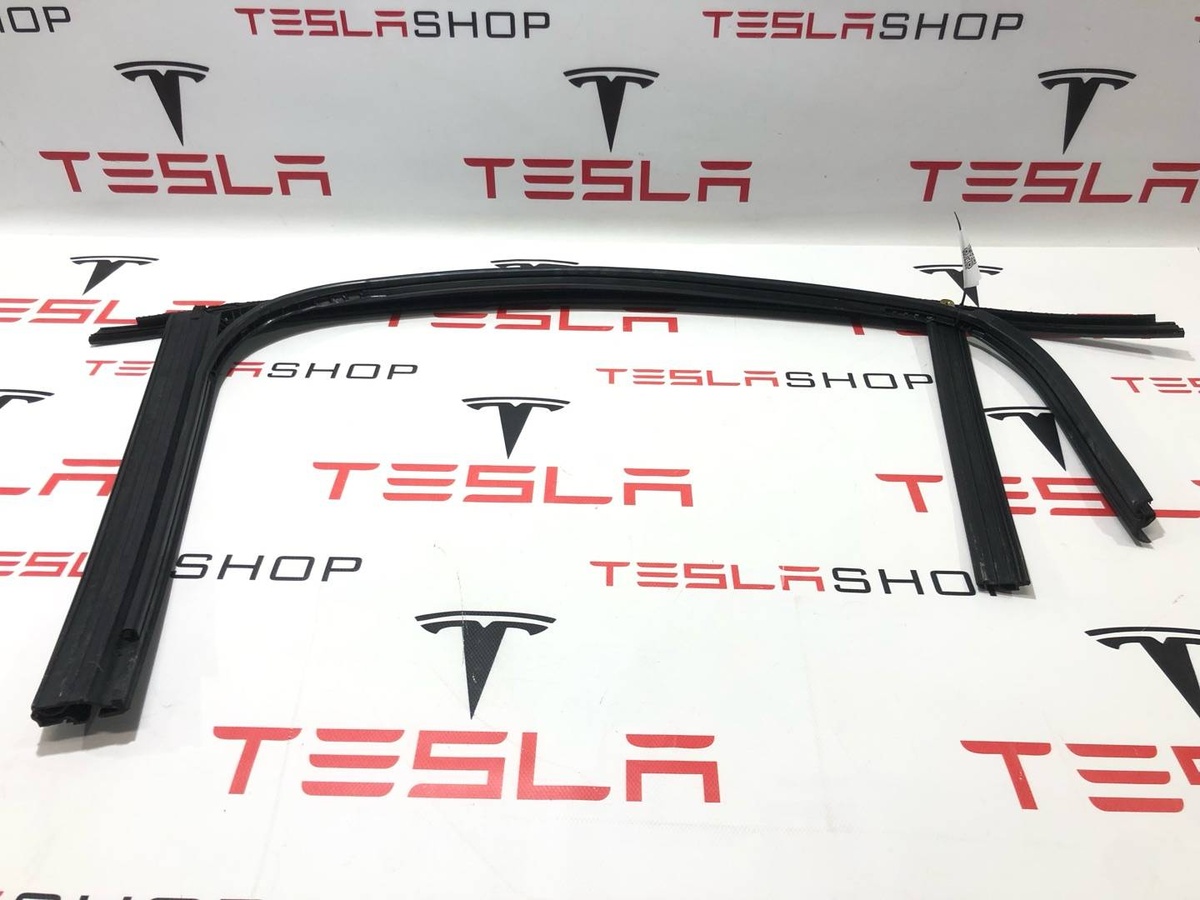 Уплотнитель двери сдвижной к Tesla Model X 2022