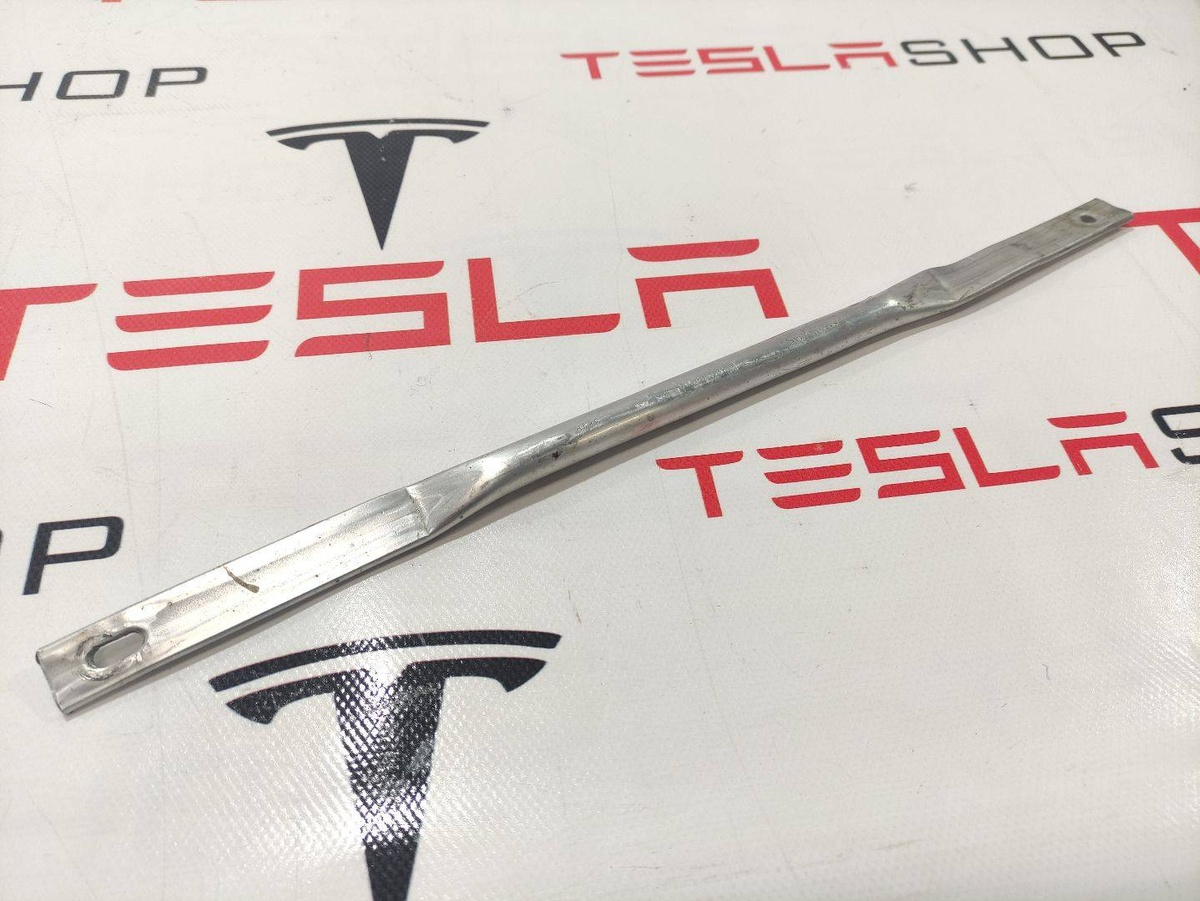 Трубка охлаждающей жидкости металлическая к Tesla Model S 2018