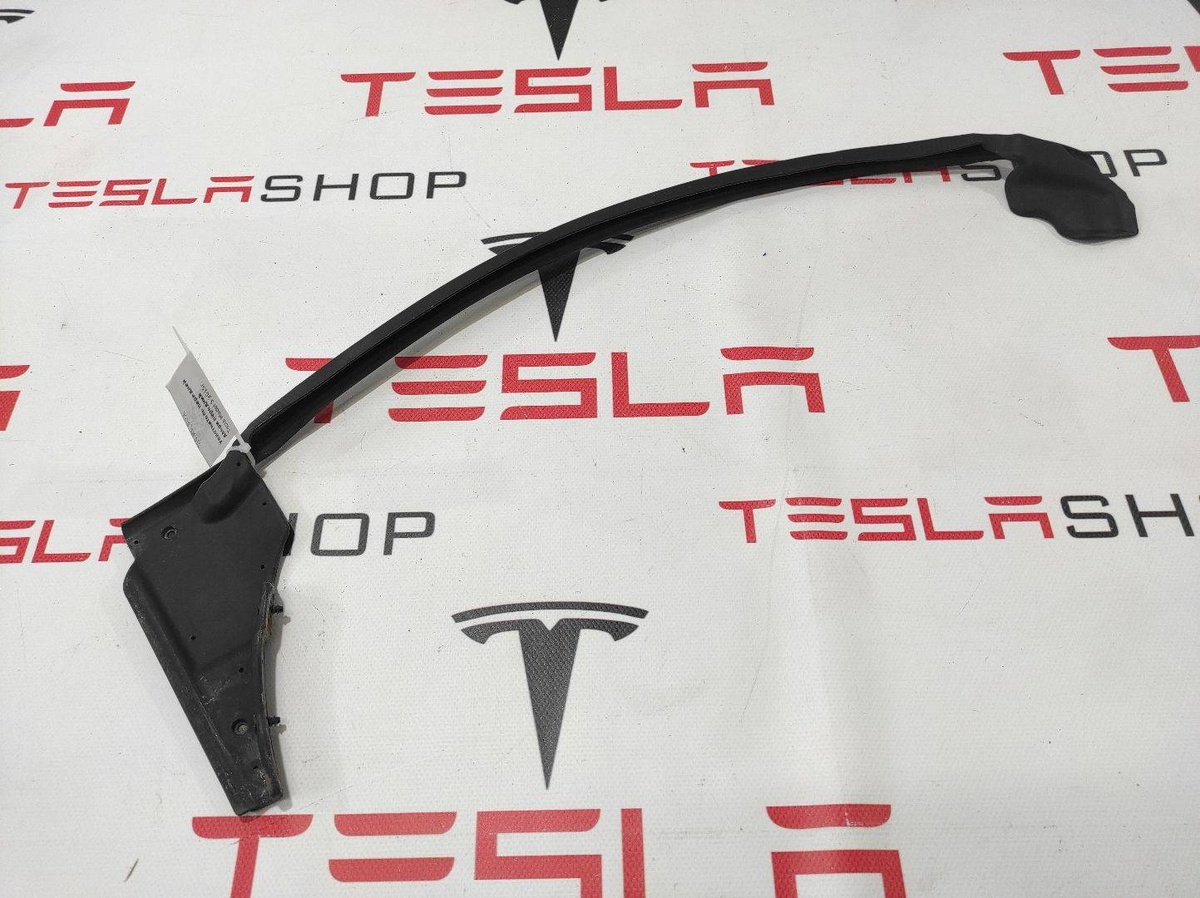Уплотнитель к Tesla Model S 2015