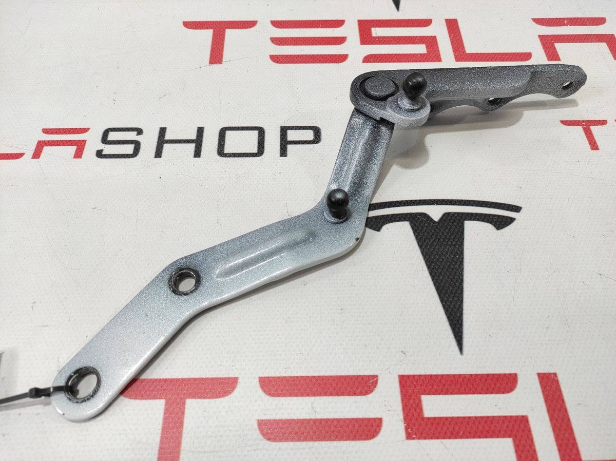 Петля двери к Tesla Model X 2017
