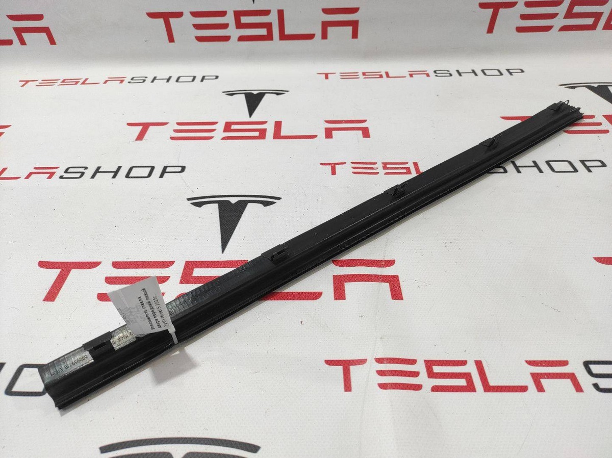 Уплотнитель к Tesla Model S 2015