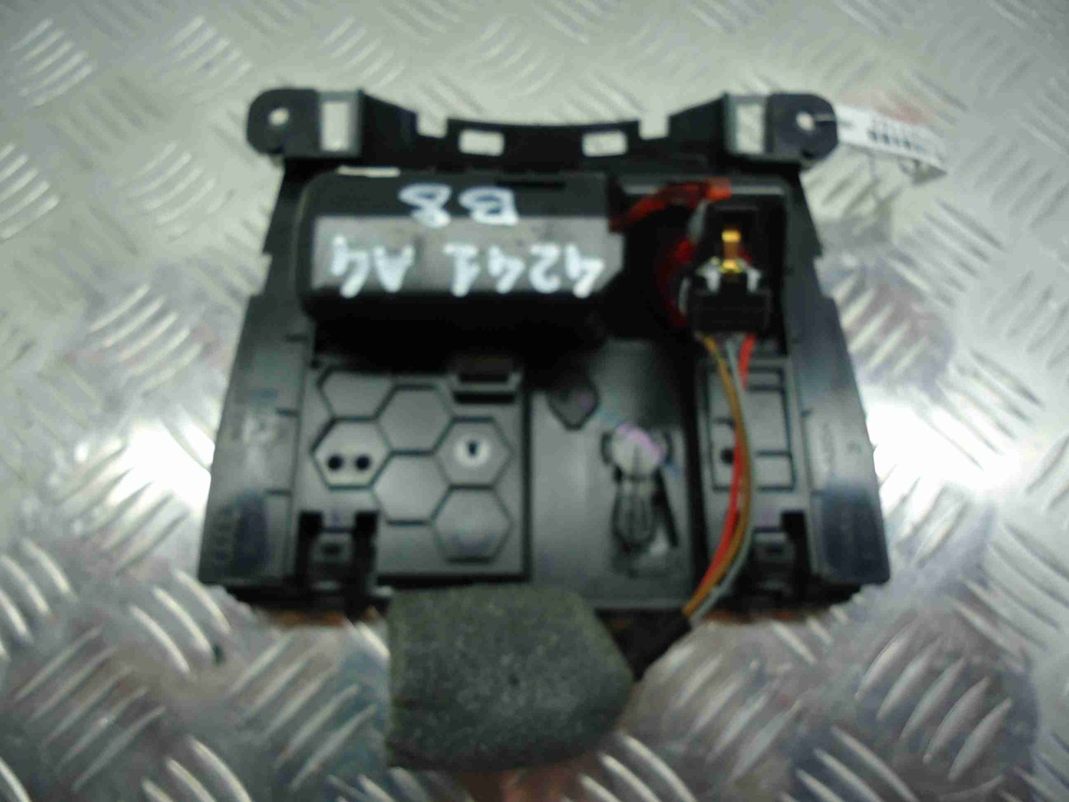 Пепельница к Audi A4 2010