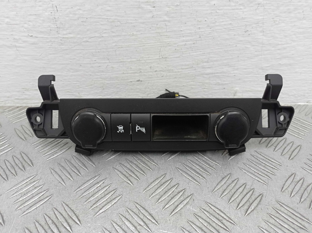 Кнопка  к GMC Yukon 2008