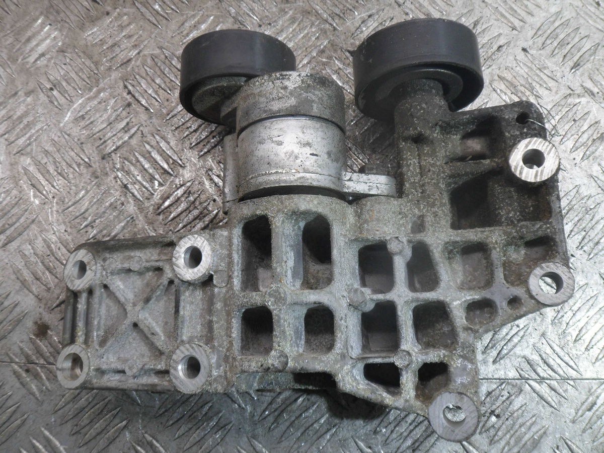 Кронштейн генератора к Peugeot 4007 2010