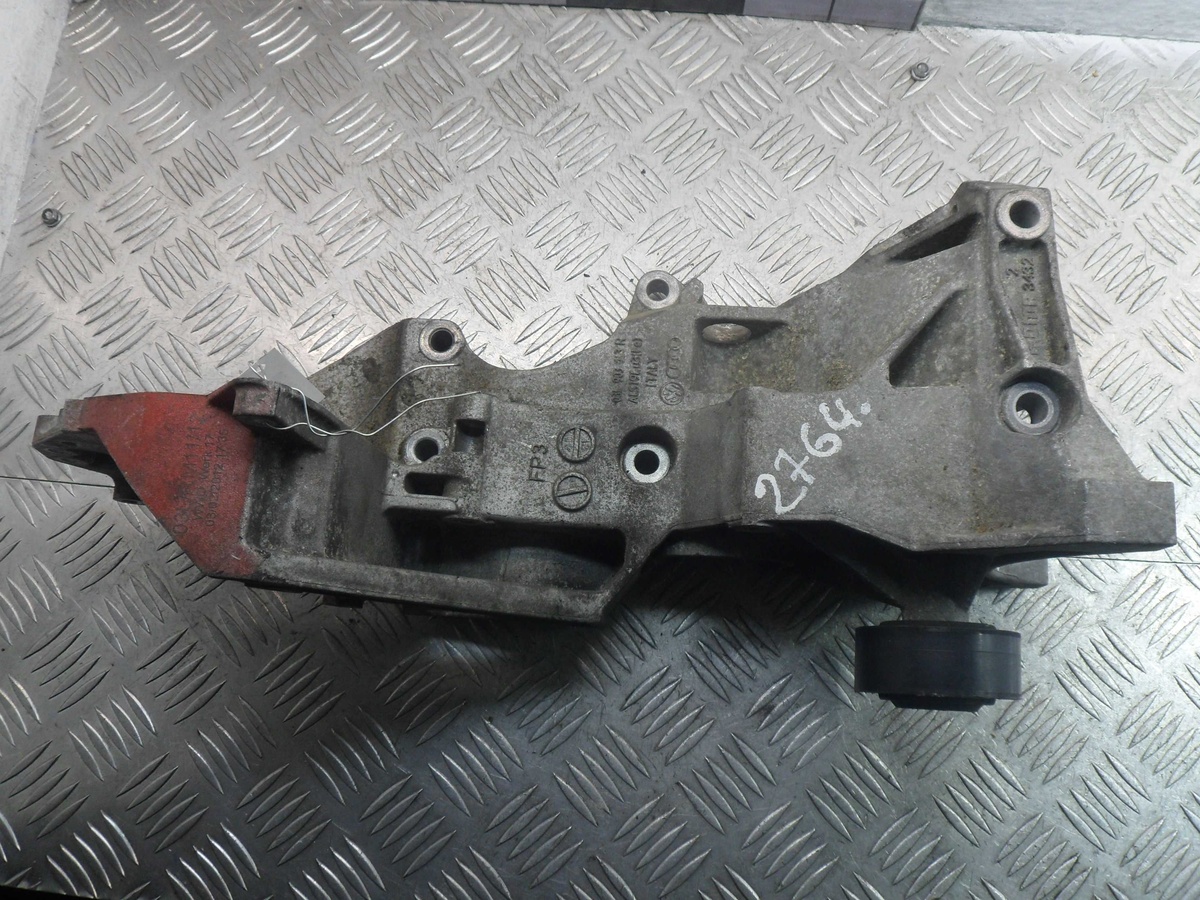 Кронштейн генератора к Audi A4 2012