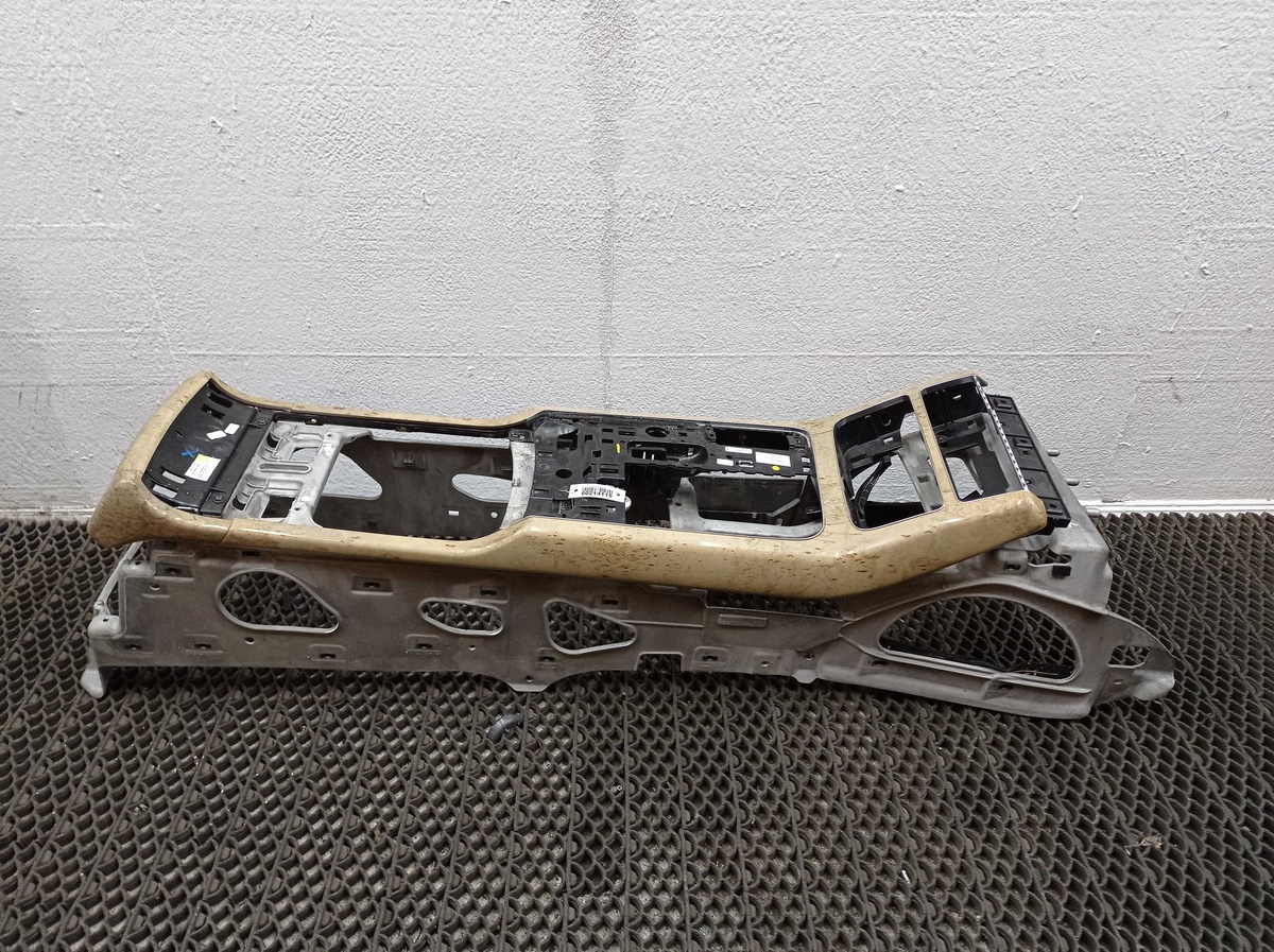 Подлокотник к Audi A8 2011