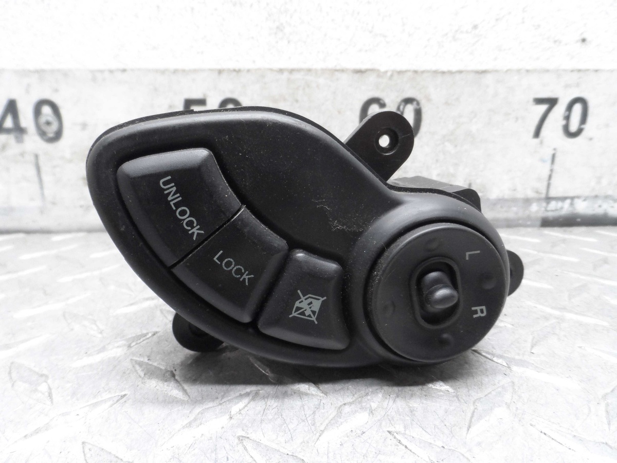 Кнопка  к Hyundai Santa Fe 2006