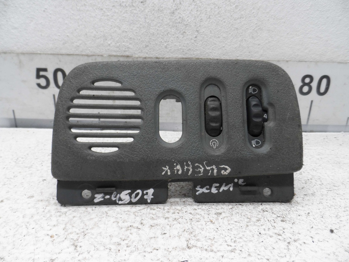 Кнопка  к Renault Scenic 2001