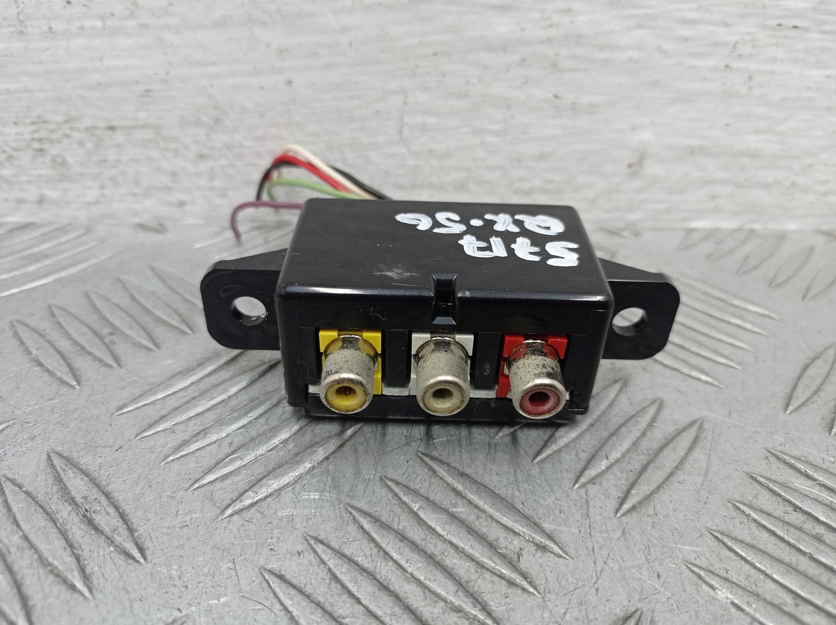 Разъем AUX / USB к Infiniti QX56 2012
