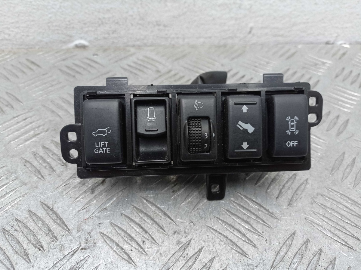 Кнопка  к Infiniti QX56 2010