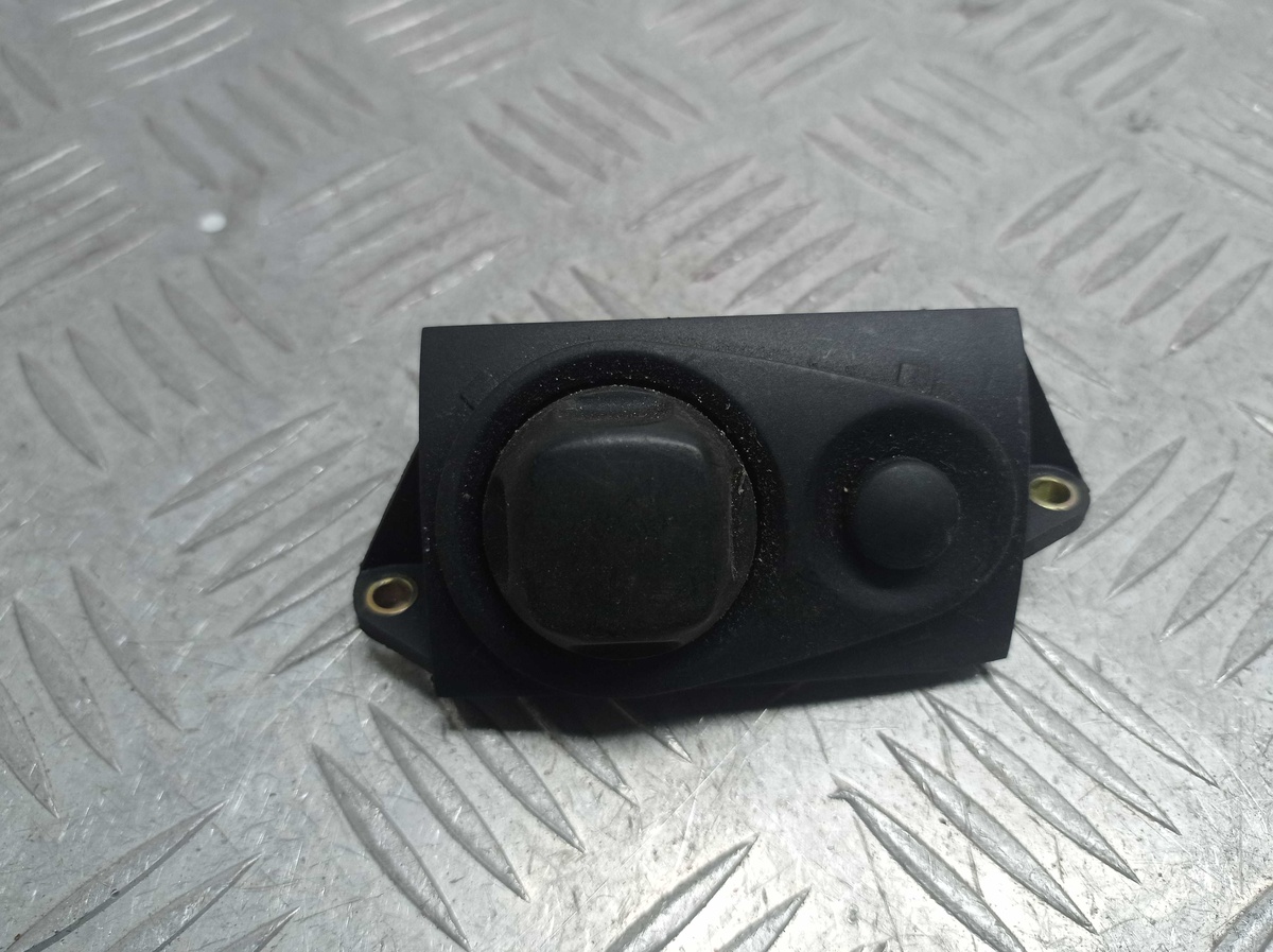 Кнопка  к Audi A8 2005
