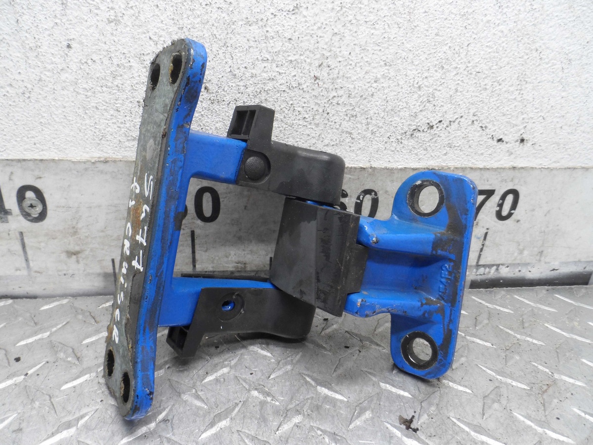 Петля крышки багажника к Toyota FJ Cruiser 2009