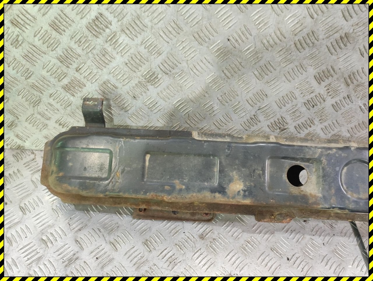 Усилитель бампера к Hyundai Trajet 2001