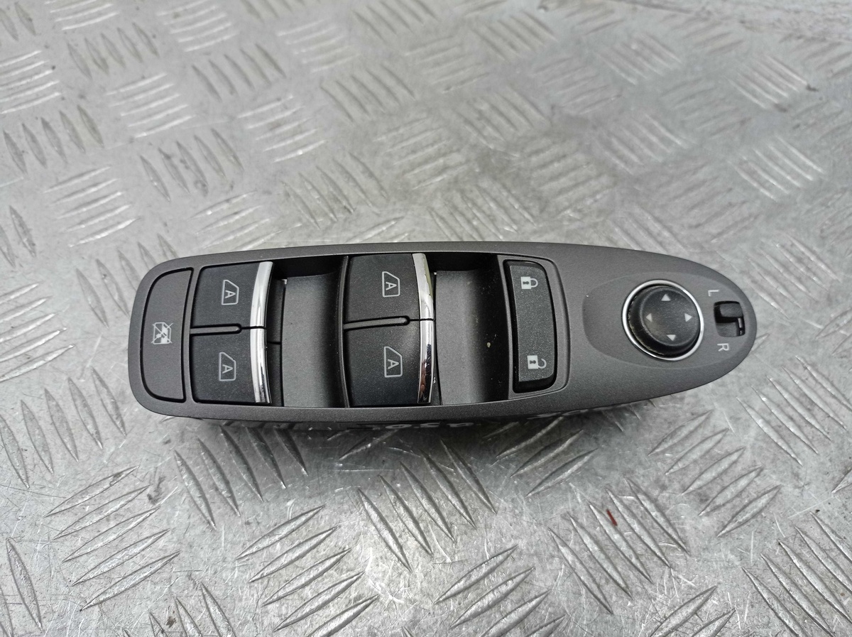 Кнопка стеклоподъемника к Infiniti Q50 2017
