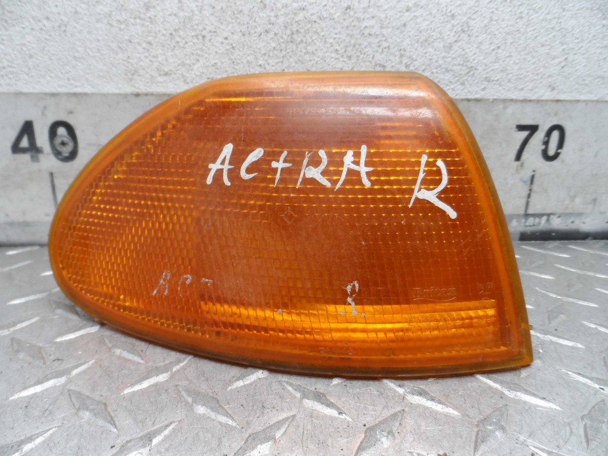 Поворотник левый к Opel Astra 1996
