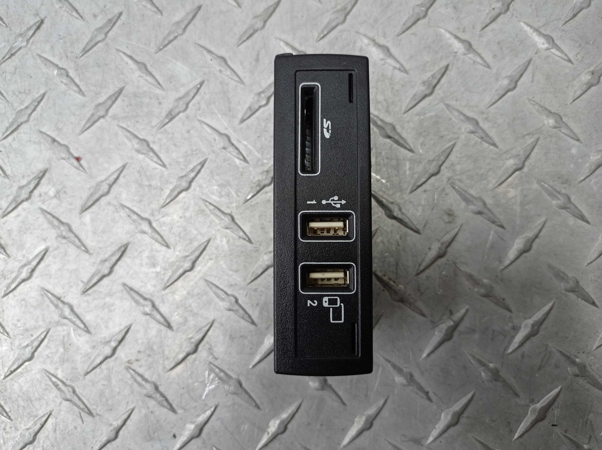 Разъем AUX / USB к Mercedes-Benz S-klasse 2018