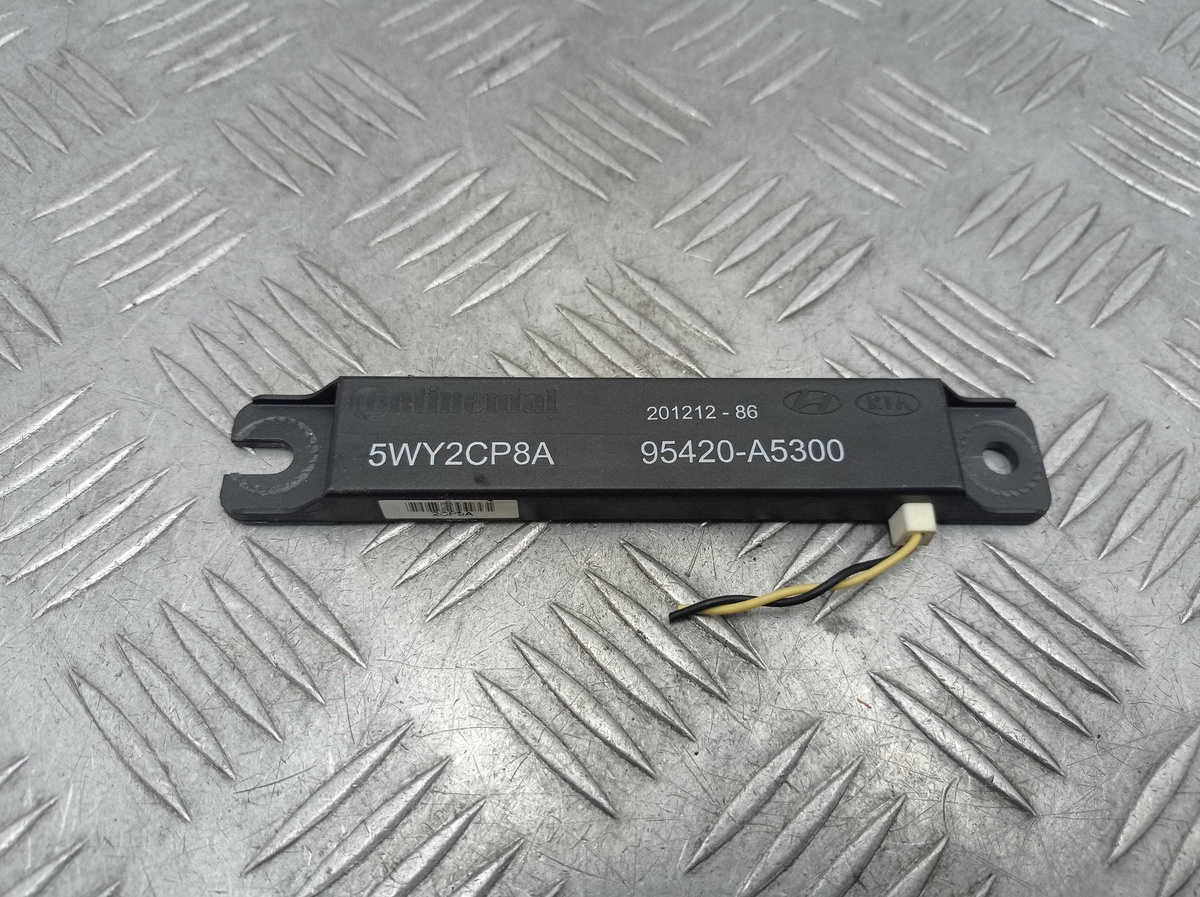 Антенна  к Hyundai Santa Fe 2013