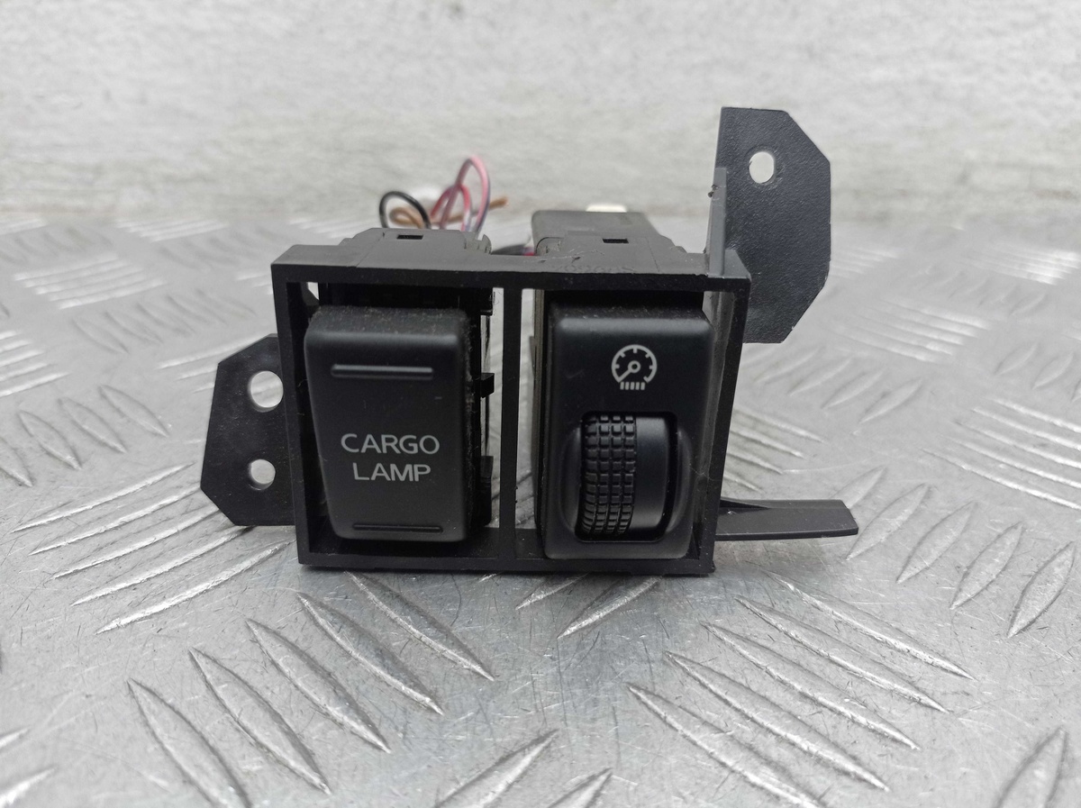 Кнопка  к Nissan Titan 2004