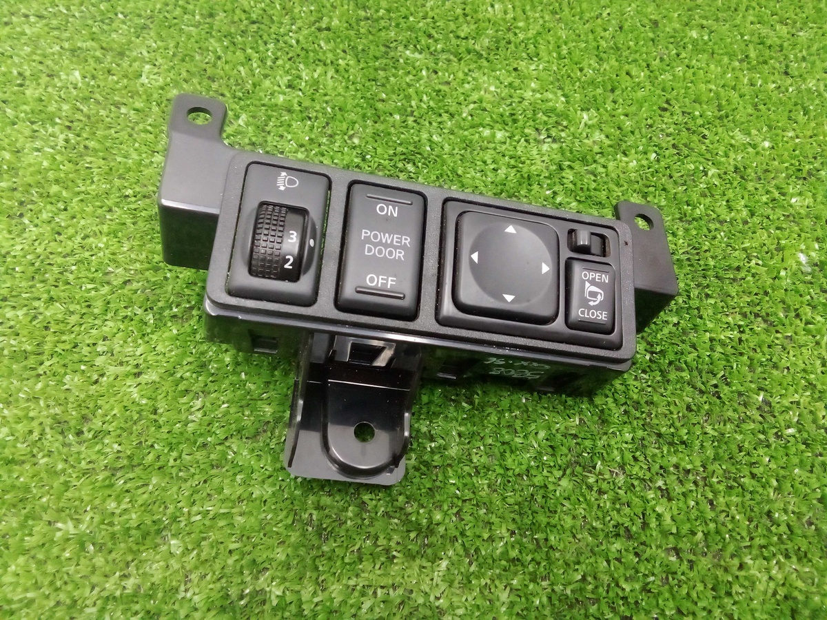 Кнопка  к Infiniti QX56 2012
