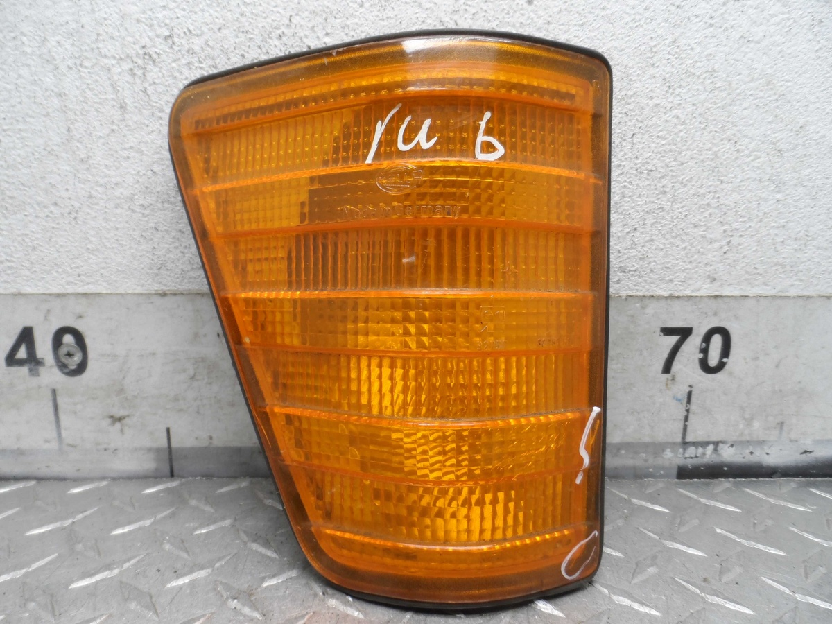 Поворотник левый к Mercedes-Benz T1 1990