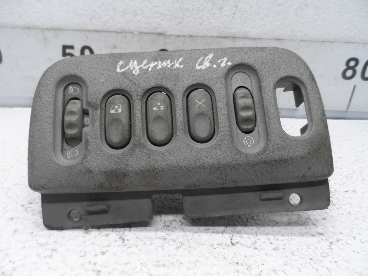Кнопка  к Renault Scenic 2001