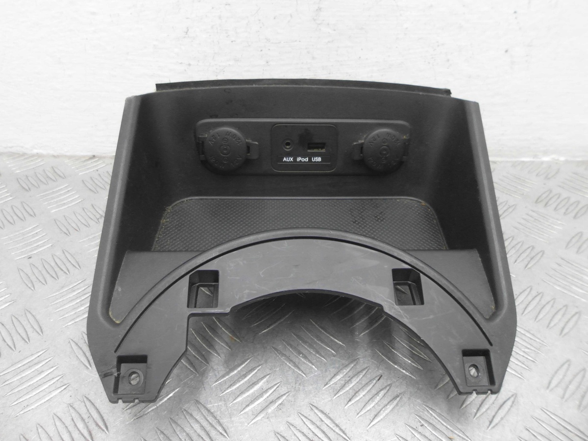 Разъем AUX / USB к Kia Sportage 2011