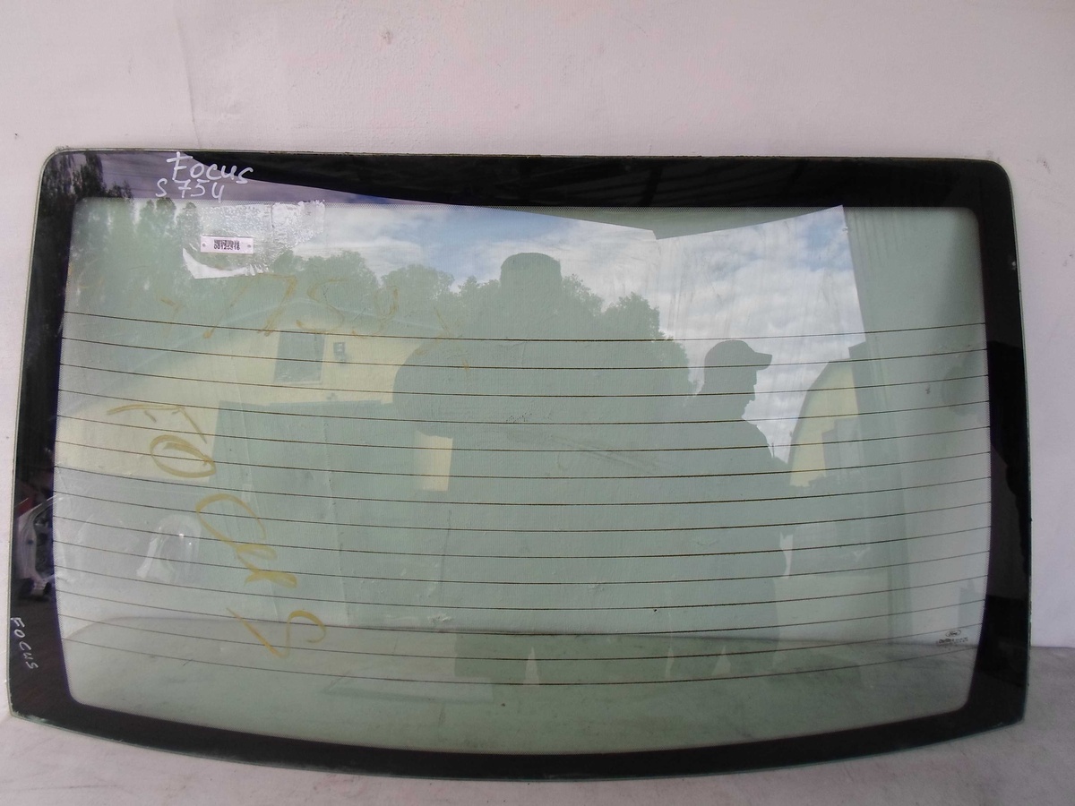 Стекло заднее к Ford Focus 2001