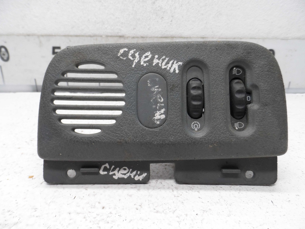 Кнопка  к Renault Scenic 2003