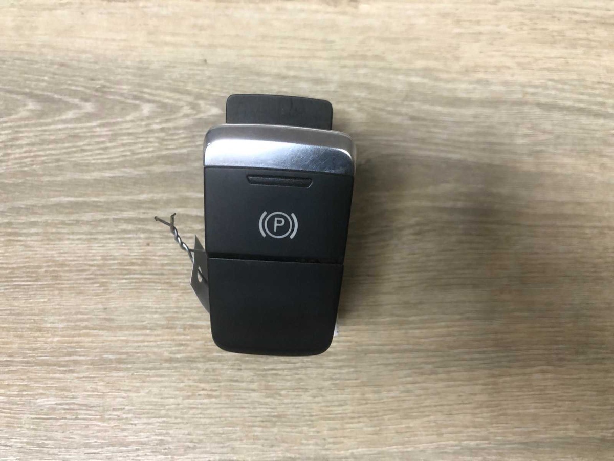 Кнопка  к Audi A8 2011