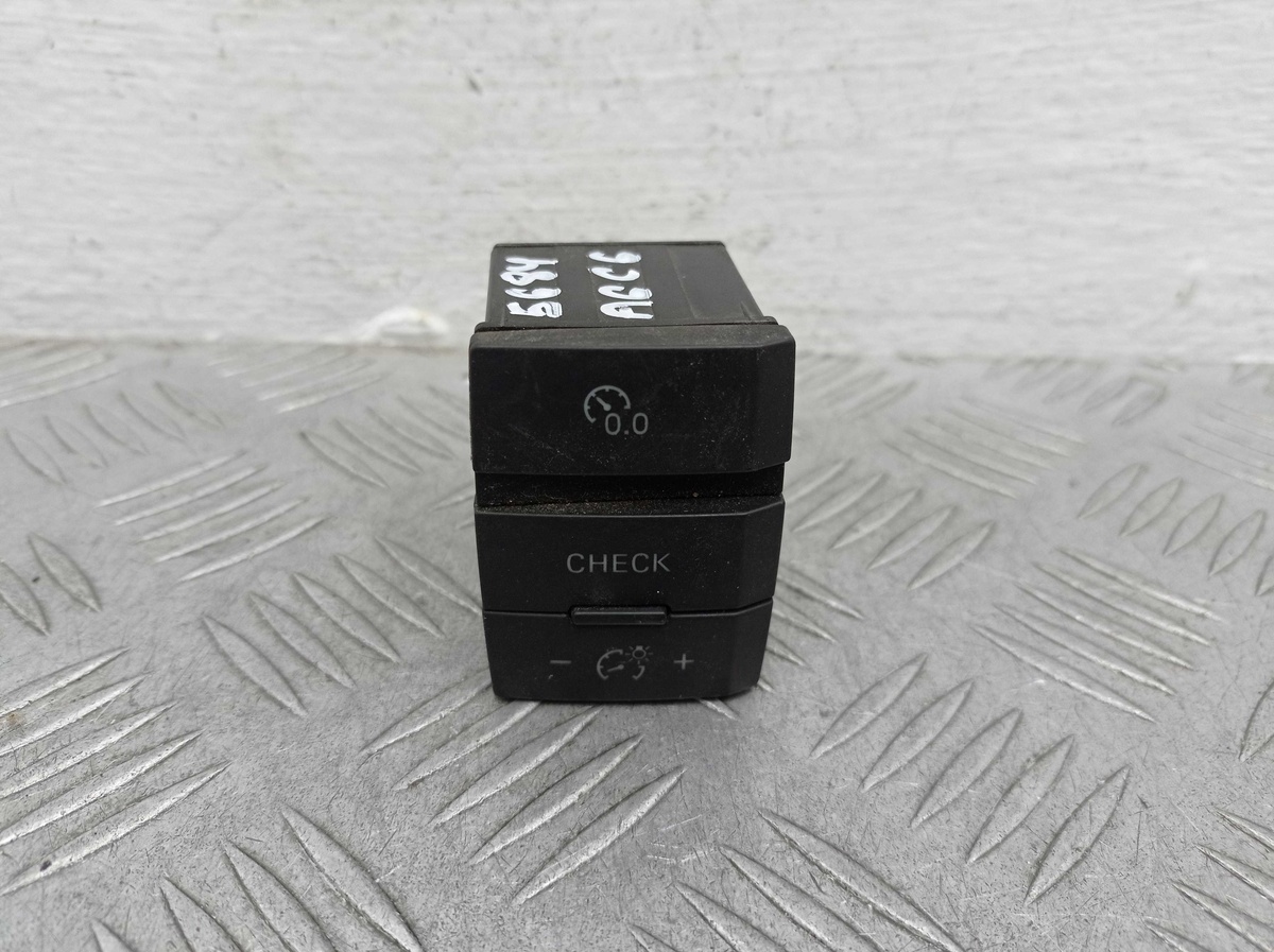 Кнопка  к Audi A6 2010