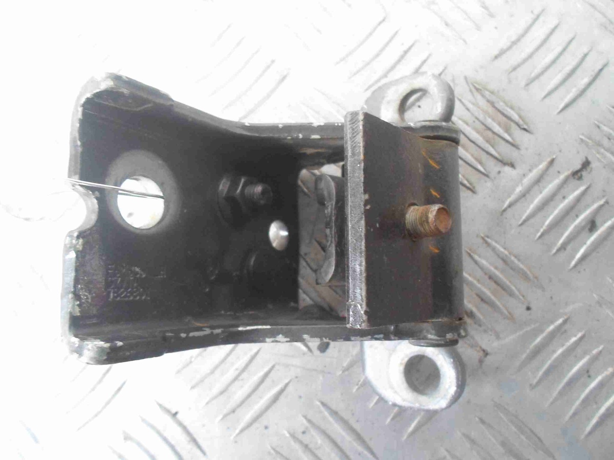 Петля двери к Ford Explorer 2006
