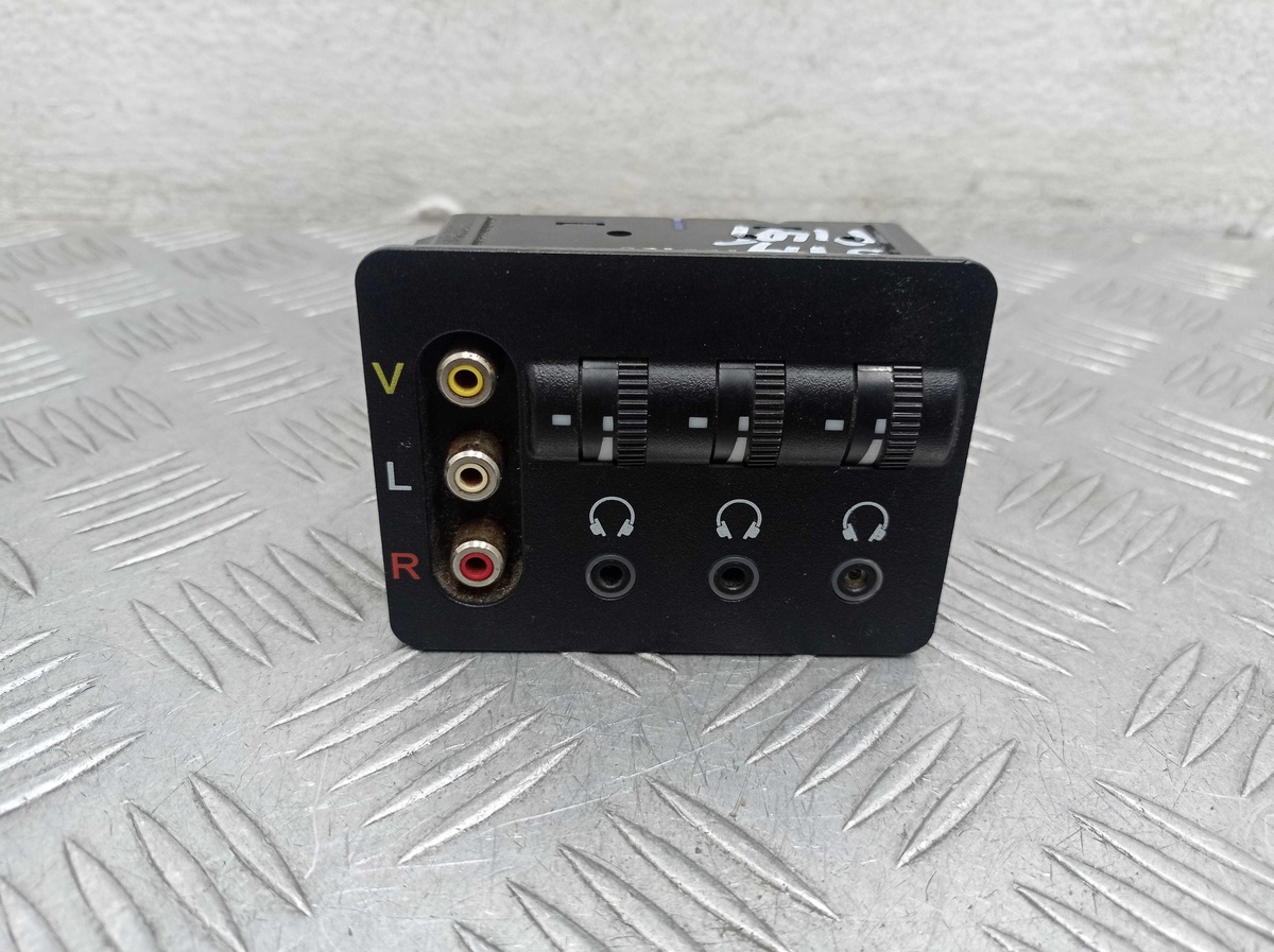 Разъем AUX / USB к Honda Pilot 2011