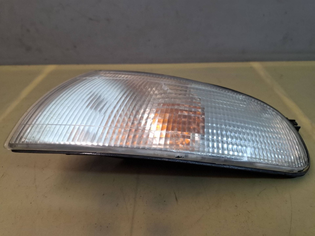 Поворотник левый к Mazda 626 1995