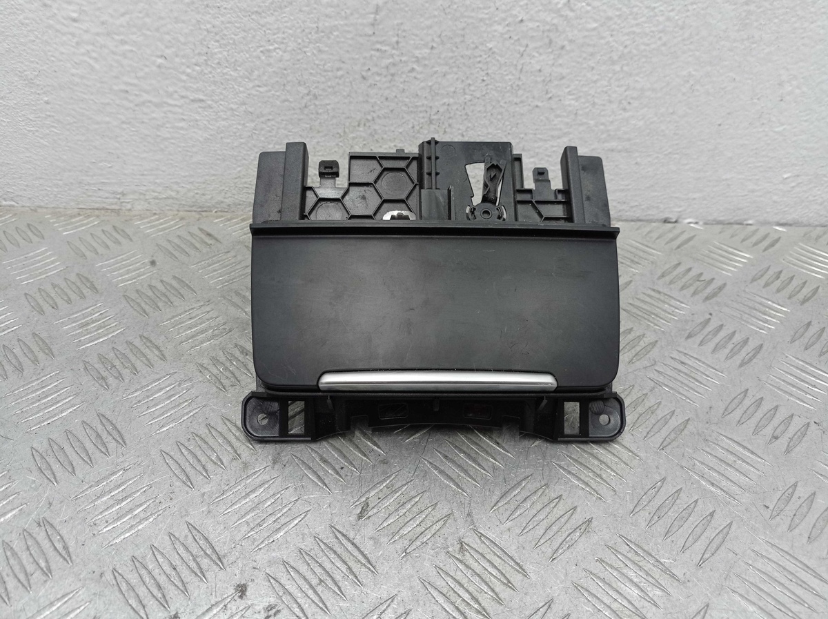 Пепельница к Audi Q5 2010