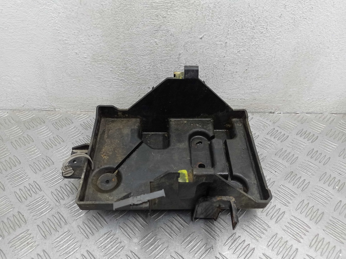 Полка аккумулятора к Mazda CX-7 2007