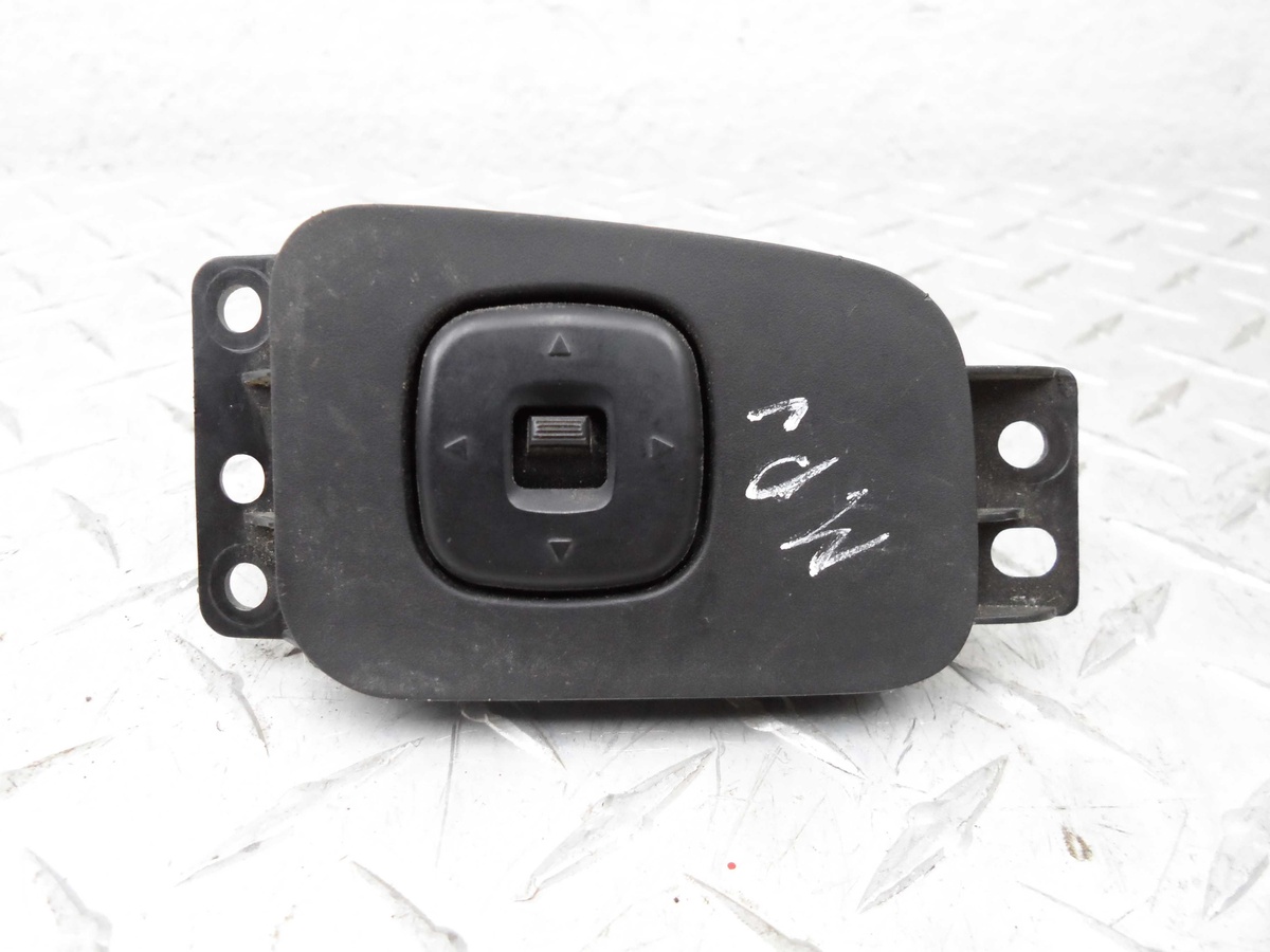 Кнопка  к Mazda MPV 2002