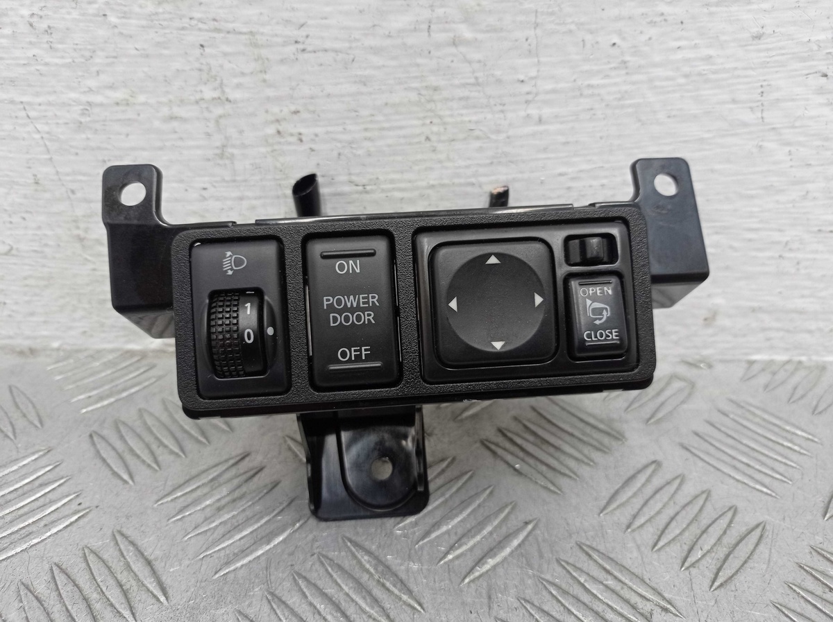 Кнопка  к Infiniti QX56 2012
