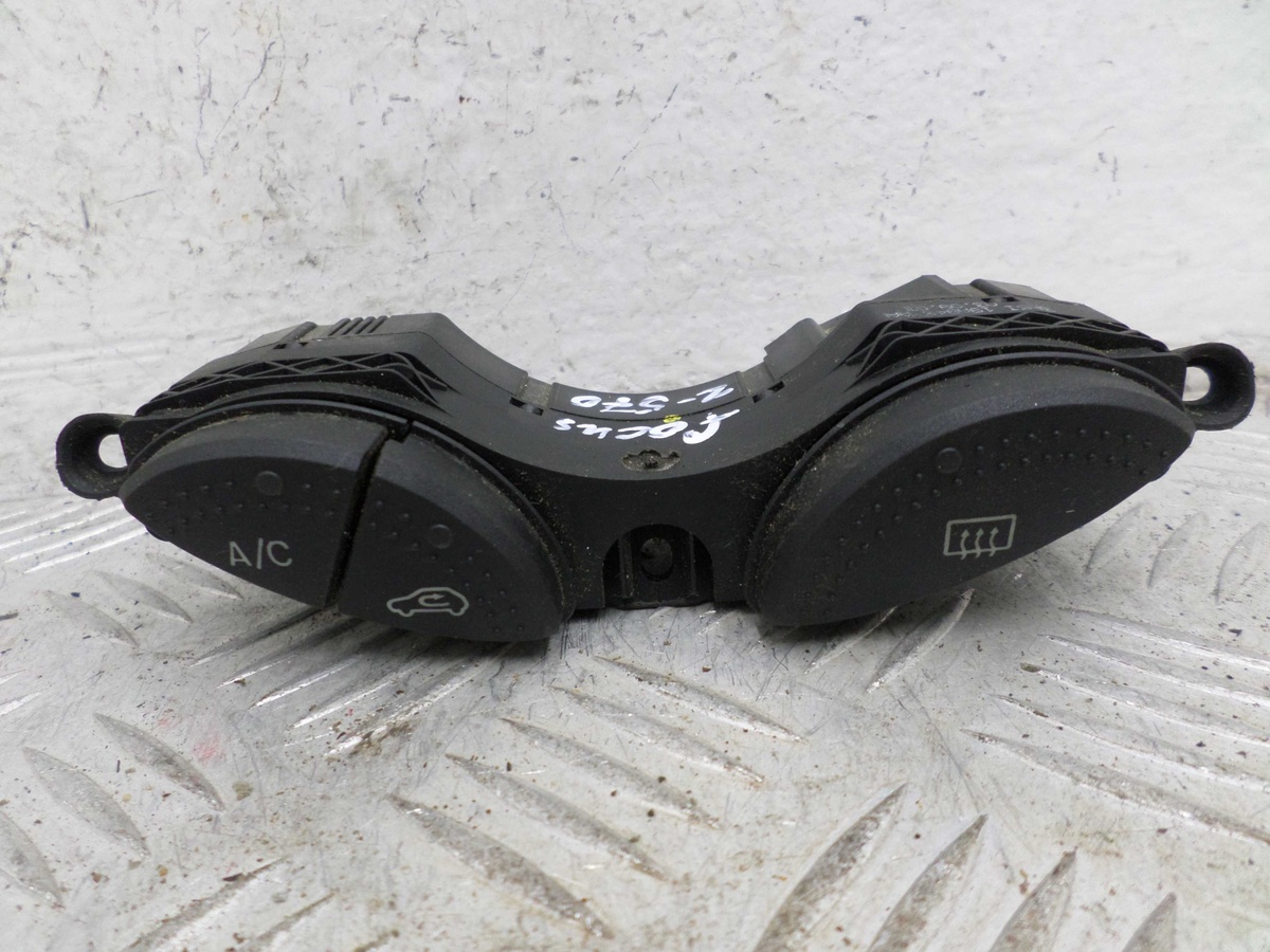 Кнопка  к Ford Focus 2005