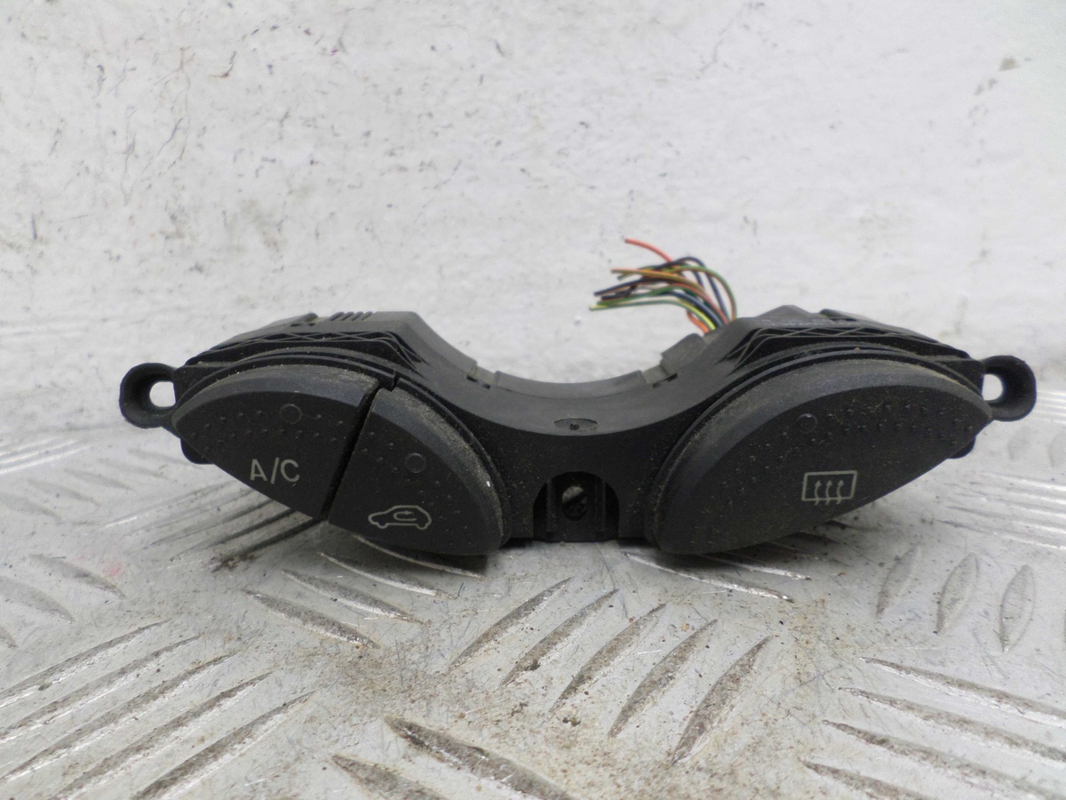 Кнопка  к Ford Focus 2007