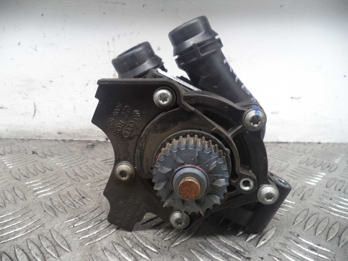Помпа к Audi A4 2010