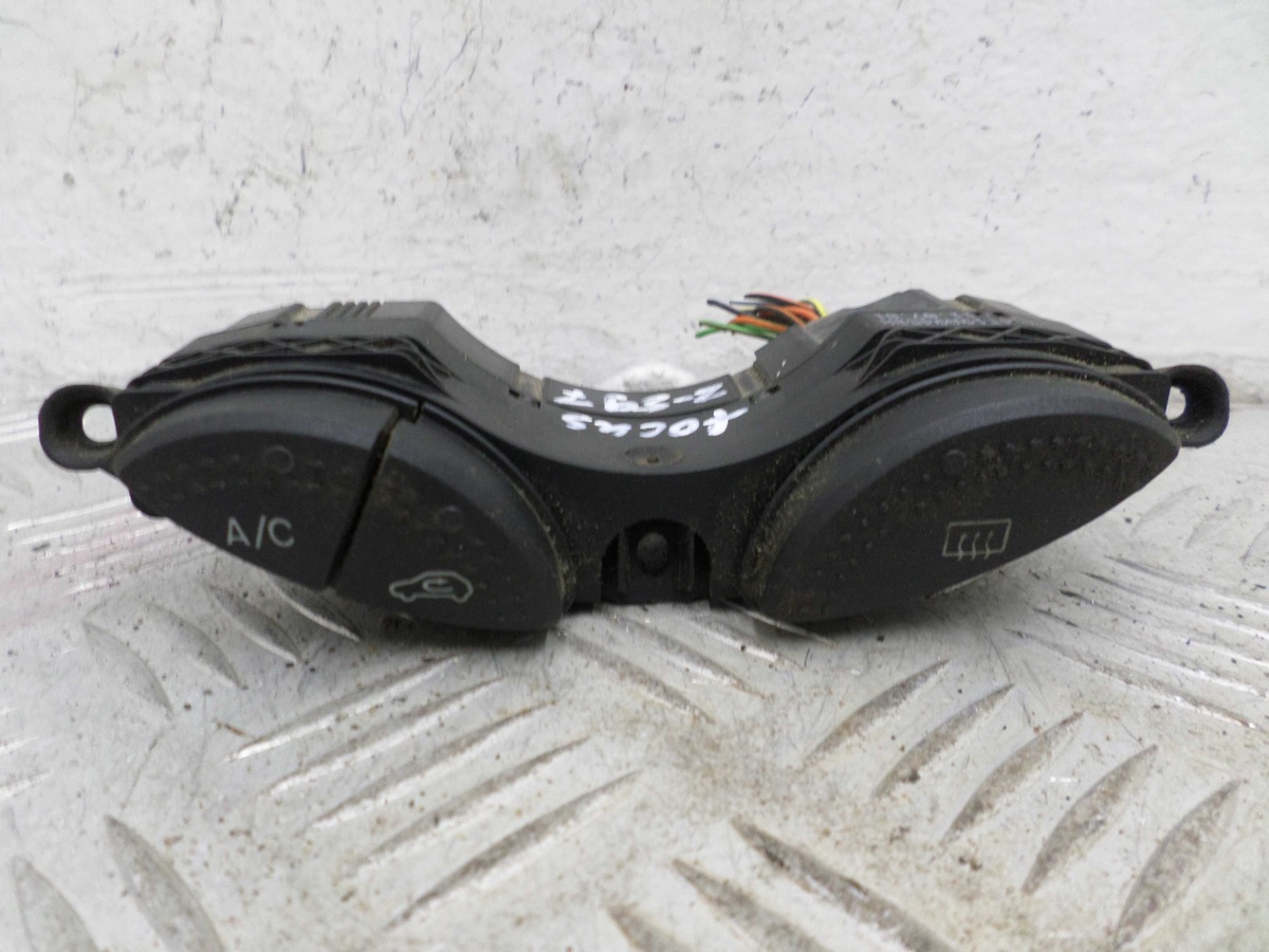 Кнопка  к Ford Focus 2005
