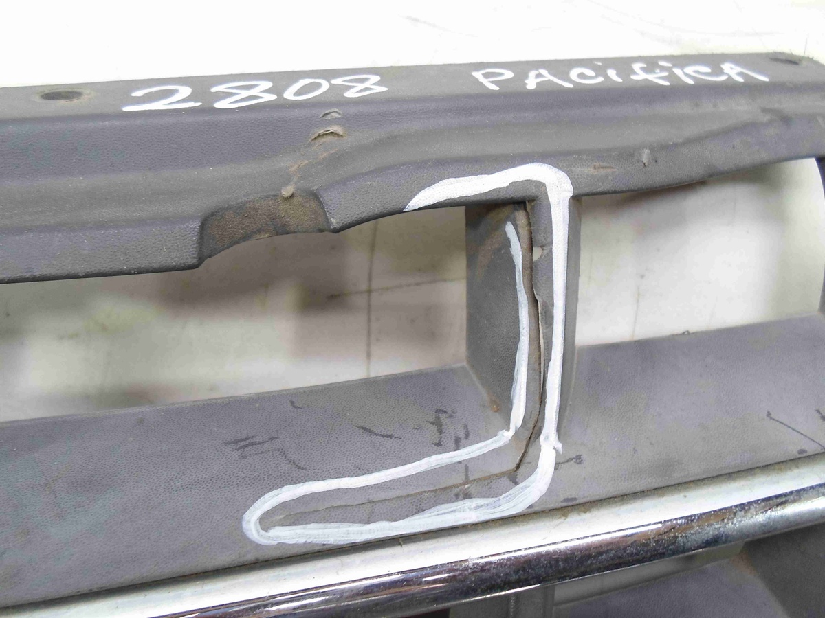 Решетка радиатора к Chrysler Pacifica 2005